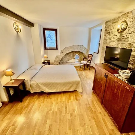 Le Mura Di San Verecondo * Gubbio